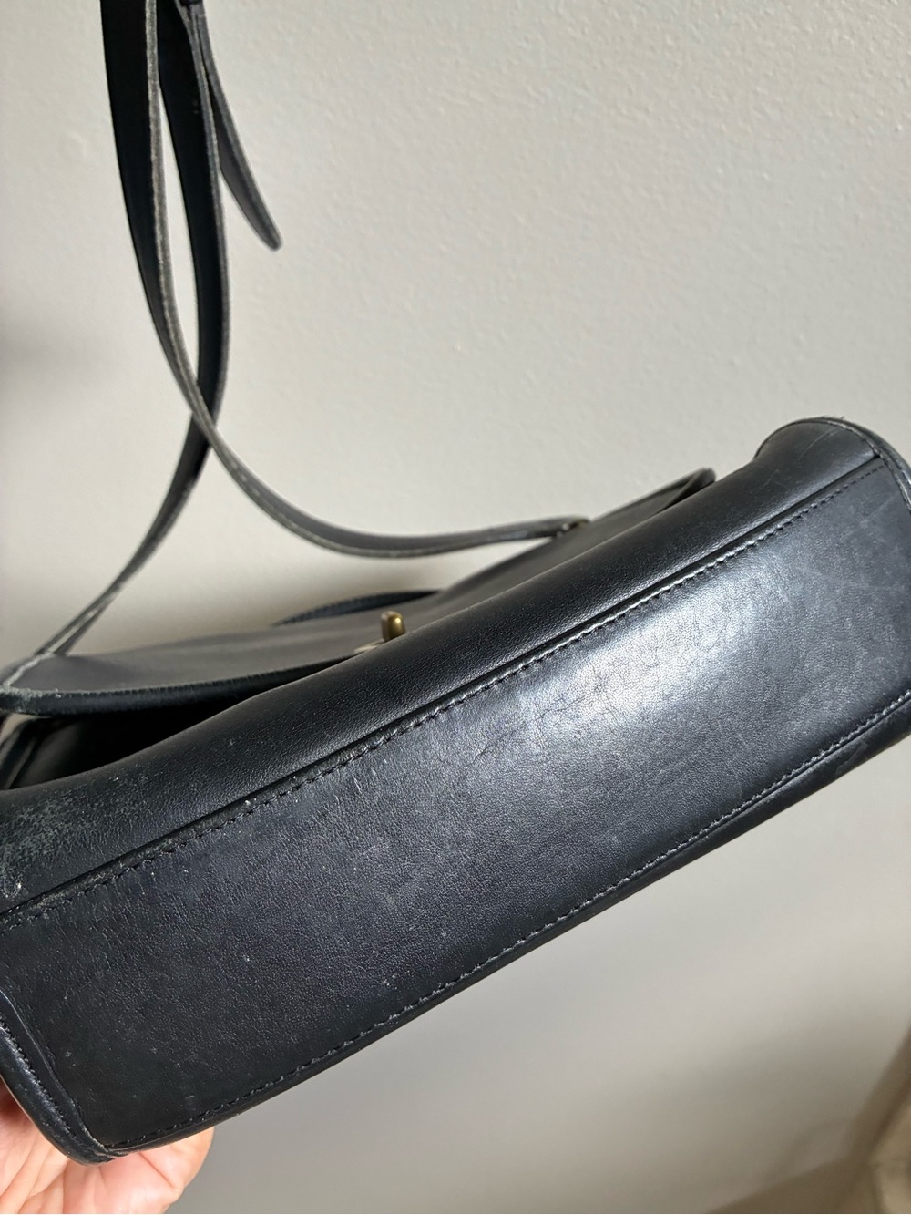 Vintage Coach Court Crossbody Black Leather Bag - Picture 6 of 9